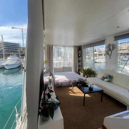 Light Bedroom In A Home Boat Барселона Екстер'єр фото